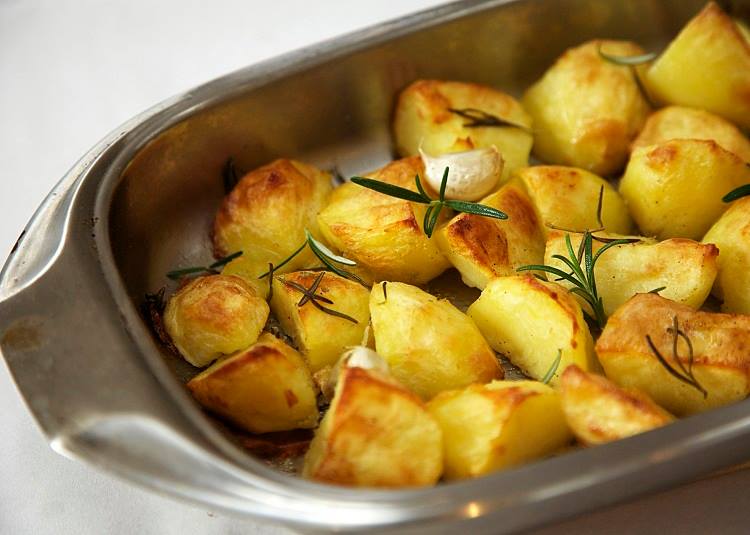 Ir para  <p><big>4&nbsp; batatas m&eacute;dias</big></p>

<p><big>2 galhos de alecrim</big></p>

<p><big>suco de meio...